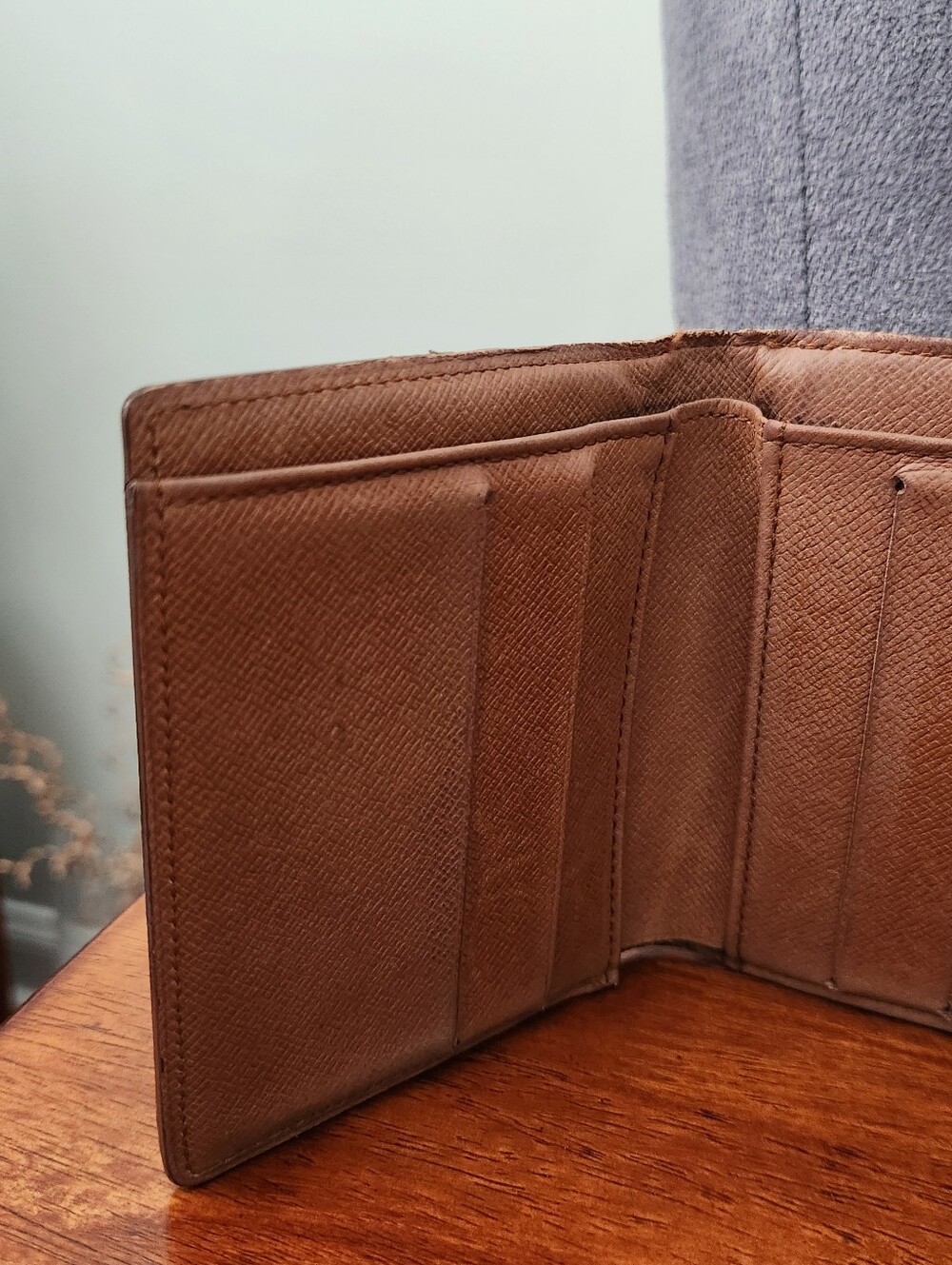 Louis Vuitton Vintage Monogram Elise Wallet - Picture 8 of 12
